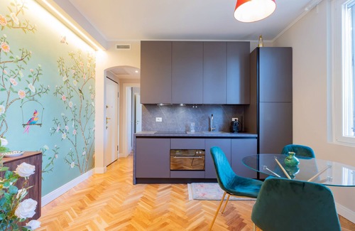 Centro Direzionale Apartamento | Flower APT vicino stazione treno e metro