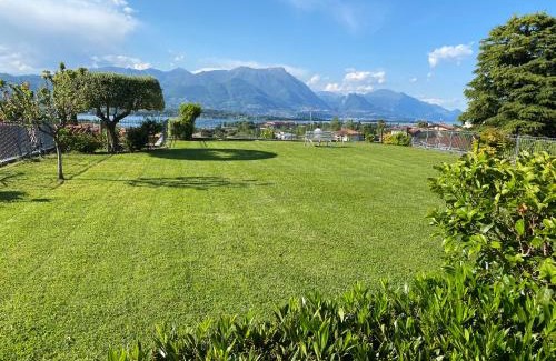 Montinelle Apartamento | Flowers & garden apartment con vista lago