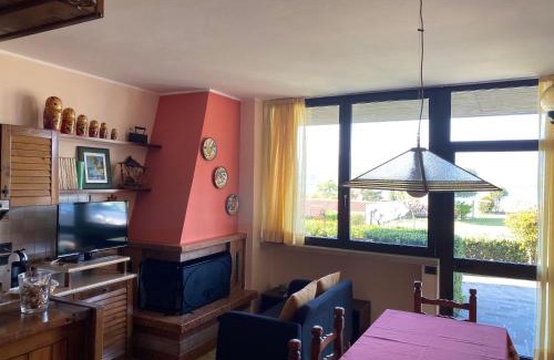 Montinelle Apartamento | Flowers & garden apartment con vista lago