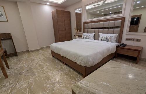 Sushant Lok Hotel | FlxHo Horizon One - Luxury Hotel Golf Course Road, Sector 43