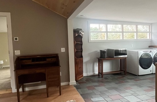 Arlington Casa | Fly fishing, tubing, biking and shopping are steps away!