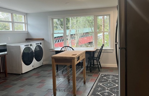 Arlington Casa | Fly fishing, tubing, biking and shopping are steps away!