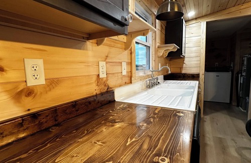 Wilmington Otro | Fly in on a grass runway to a charming 3-bedroom house on a pheasant preserve