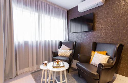 Barajas Casa | Fly Rooms Madrid Airport