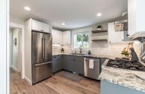 Coeur d'Alene Casa | Flying Colors Cottage Walk to Downtown