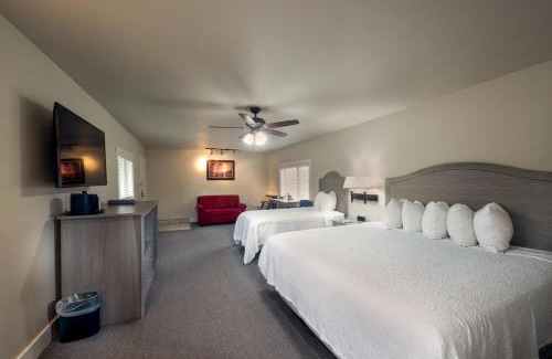 Alpine Cabina | Flying Saddle Resort and Steak House