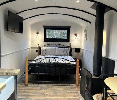 Bridgend Casa | Flying Scotsman Unique Carriage Pet Friendly! Lazy Spa can be available upon request with additional cost of 40