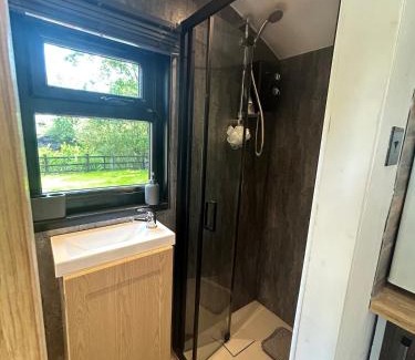 Bridgend Casa | Flying Scotsman Unique Carriage Pet Friendly! Lazy Spa can be available upon request with additional cost of 40