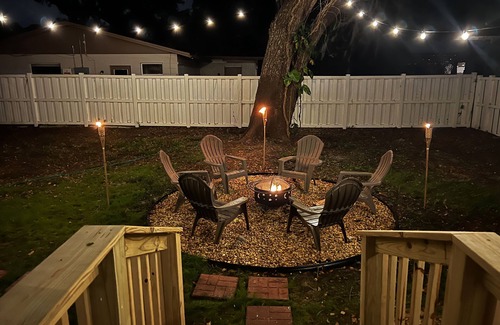River District Casa | Fogarty Manor - Close to downtown and beaches, no cleaning