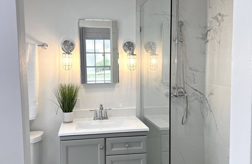 River District Casa | Fogarty Manor - Close to downtown and beaches, no cleaning