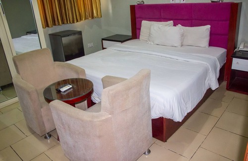 Apapa Hotel | Folade Hotels