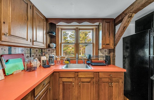 Whitingham Otro | Summer Ready! Play Area, Crib, 11 Acre Farmhouse