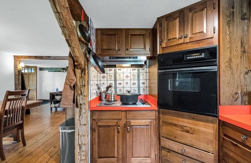 Whitingham Otro | Summer Ready! Play Area, Crib, 11 Acre Farmhouse