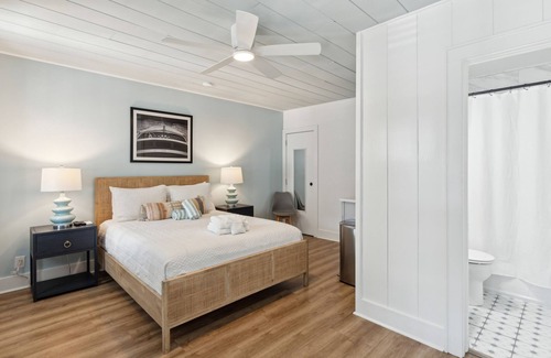 Folly Beach Hotel | Folliday Inn - Room 23 - The Continental, Large Pool, Pet Friendly