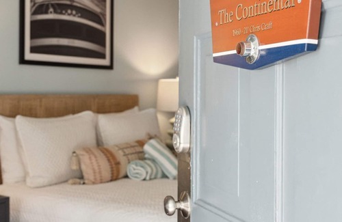 Folly Beach Hotel | Folliday Inn - Room 23 - The Continental, Large Pool, Pet Friendly