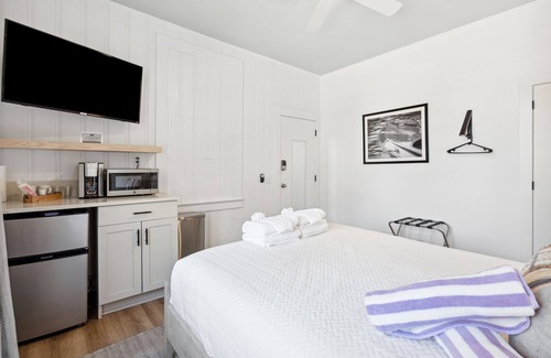Folly Beach Hotel | Folliday Inn - The Ariston - Room 34, Large Pool, Pet Friendly w/fee