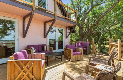 Folly Beach Casa | Folly Vacation Vintage Cottage with Private Dock Pet Friendly