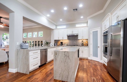 Folsom Casa | Folsom 4BR Retreat - Backyard & Parking