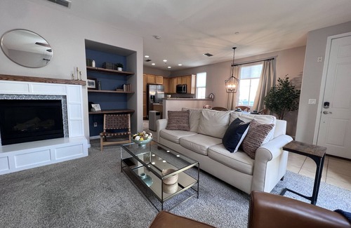 Folsom Condominio | Folsom Escape is your personal getaway and retreat close to Folsom Lake.