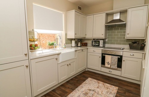 Caistor Cabaña | FONABY, romantic, luxury holiday cottage, with open fire in Caistor