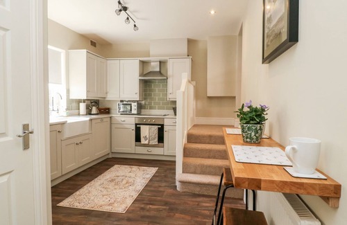 Caistor Cabaña | FONABY, romantic, luxury holiday cottage, with open fire in Caistor