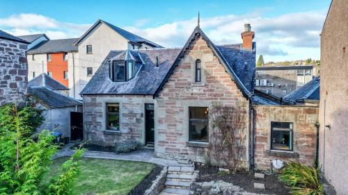 Murthly Casa | Fontain House: 4 bedroom Victorian villa