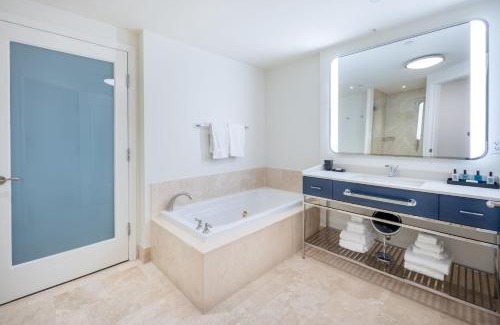 Mid Beach Apartamento | Fontainebleau Hotel Ocean View Fits 6! 1 BED/2 BA