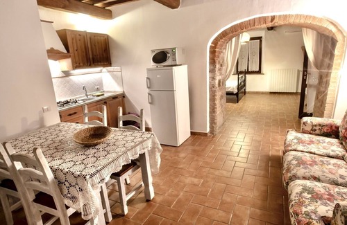 Montecatini Val di Cecina Apartamento | Podere "FONTEMIGLIARI" A. 2 DORMITORIOS- 1 VIVIENDA Y COCINA - 1 BAÑO APARTAMENTO