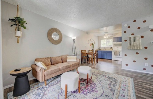 West Colorado Springs Apartamento | Fontmore Unit 4 · Cozy 2bd Stunning Mountain Views