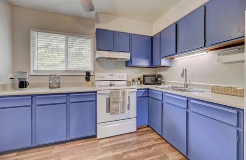 West Colorado Springs Apartamento | Fontmore Unit 4 · Cozy 2bd Stunning Mountain Views