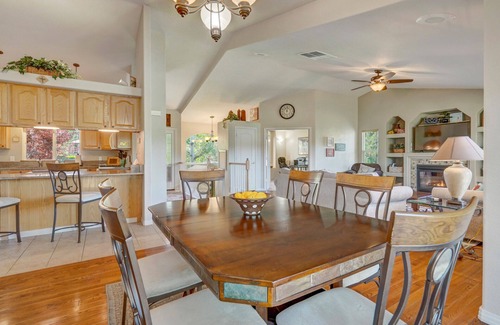 Monument Casa | Foosball-Fire Pit-Pet Friendly-near USAF Academy