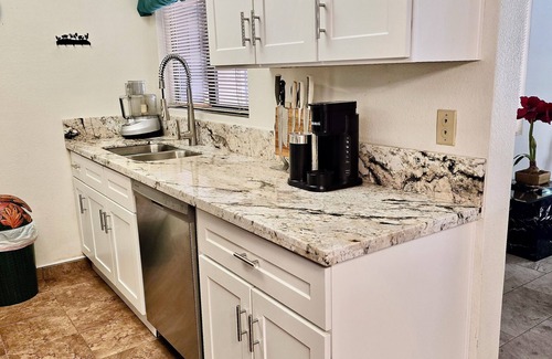 Skyline Bel Air Estates Condominio | Foothills Beautiful and Comfy 2 Bedroom Apartment