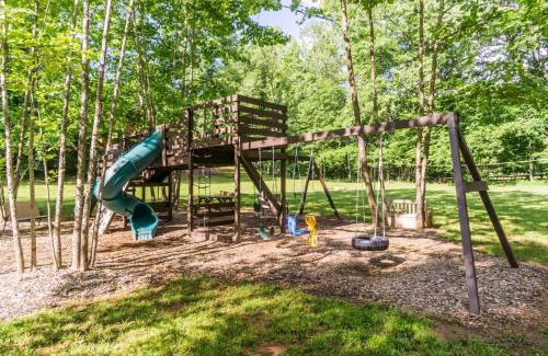 Dahlonega Casa | Foothills Family Retreat - 7 Bedrooms, Hot Tub