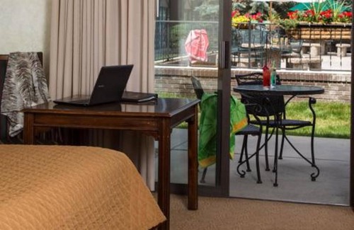 Rapid City Hotel | Foothills Inn