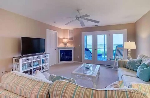 Ocean View Condominio | Footprints At The View In Bethany Bay - 2 Bdrm, 2 bath condo with bay view