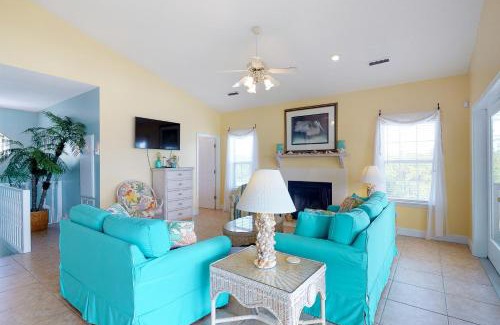 East End Casa | Footprints In The Sand