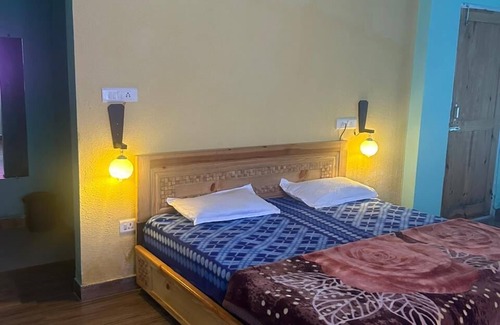 Manali Hotel | Footsteps Hostel and Cafe