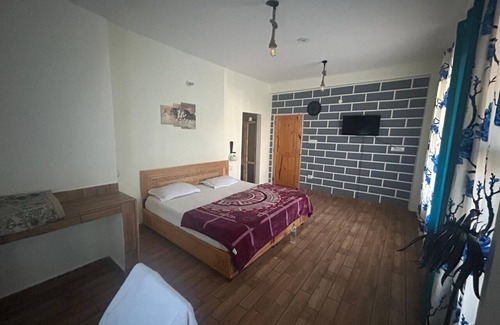 Manali Hotel | Footsteps Hostel and Cafe
