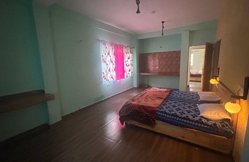 Manali Hotel | Footsteps Hostel and Cafe