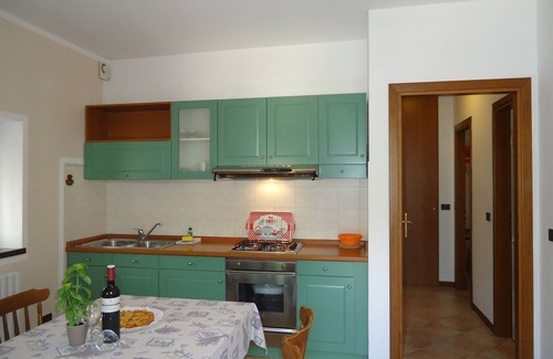 Idro Apartamento | para 3-4 personas, a solo 200 m del lago / playa, con jardín, parrilla