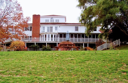 West Newbury Casa | Para viajeros de negocios y placer. Frente azul