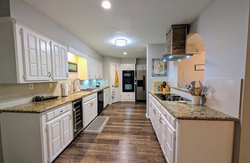 April Sound Casa | For family/friends fun with Smart TVs, Cook's Kitchen, Patio, & Lake Access