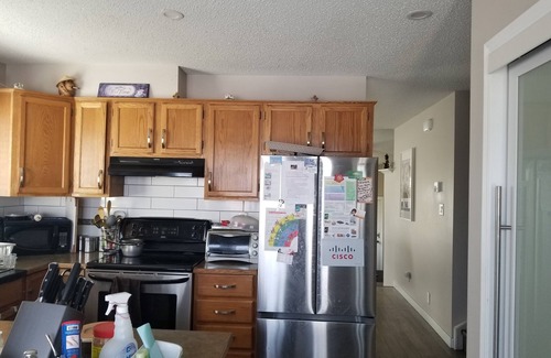 Northwest Calgary Casa | For female only Bedroom with queen bed