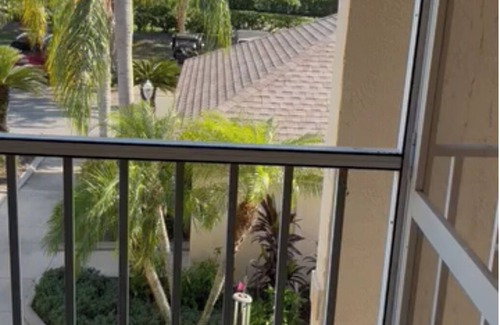 Tara Golf and Country Club Condominio | For Golfers, Cozy 2-bedroom condo with Den, Class A Membership at Tara GC Club