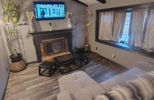 Danville Casa | For large families and groups just minutes away from the Caesars of Danville.