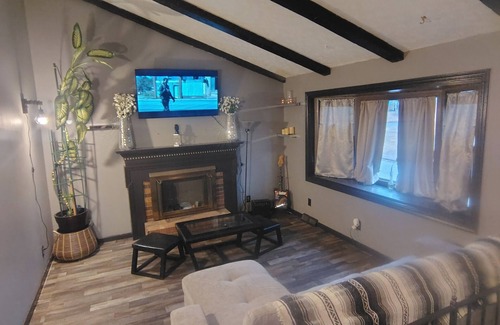 Danville Casa | For large families and groups just minutes away from the Caesars of Danville.