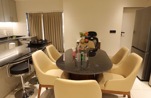 Vadodara Apartamento | For NRI by NRI Penthouse-Terrace,Pizza Oven, Views