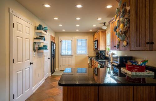 South Haven Casa | For Pete's Sake - private pickleball court & 2 blocks to beach!