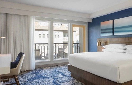 Northeast Virginia Beach Hotel | For the Whole Family! 3 Great Units, Onsite Pool, Near Cape Henry Lighthouse