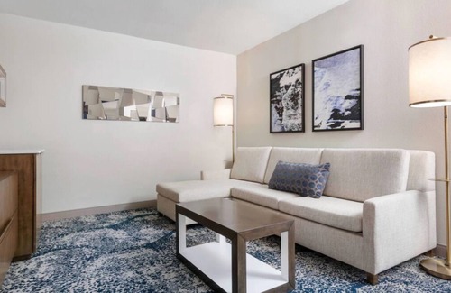 Northeast Virginia Beach Hotel | For the Whole Family! 3 Great Units, Onsite Pool, Near Cape Henry Lighthouse